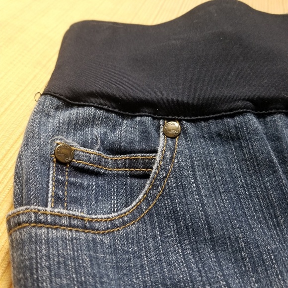 Bundle of 2 Liz Lange maternity jeans - Picture 6 of 8